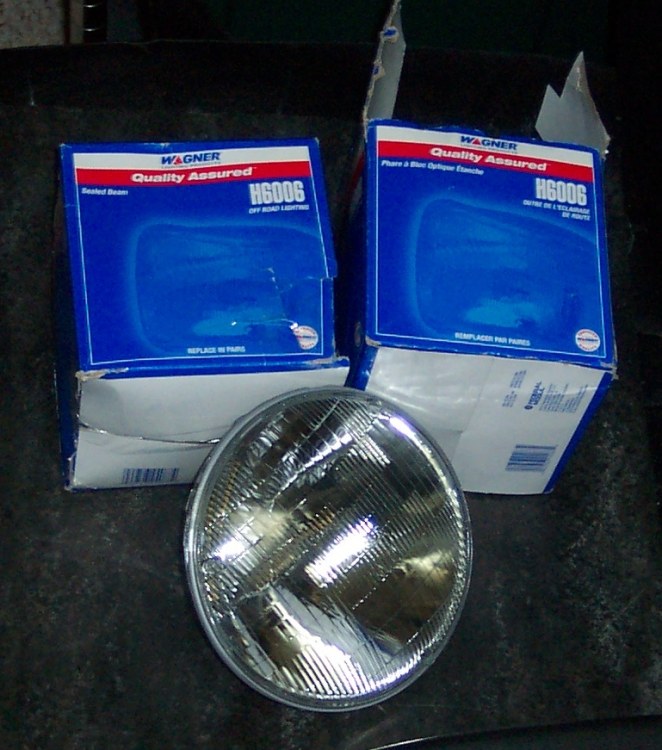 2 New H6006 6 Volt Headlight Bulbs  1940's to 1960's Car & Truck - Picture 1 of 1